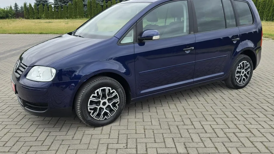 VOLKSWAGEN Touran -