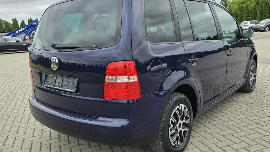 VOLKSWAGEN Touran -