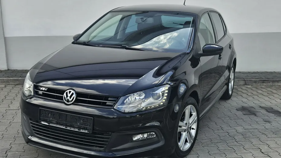 VOLKSWAGEN Polo -