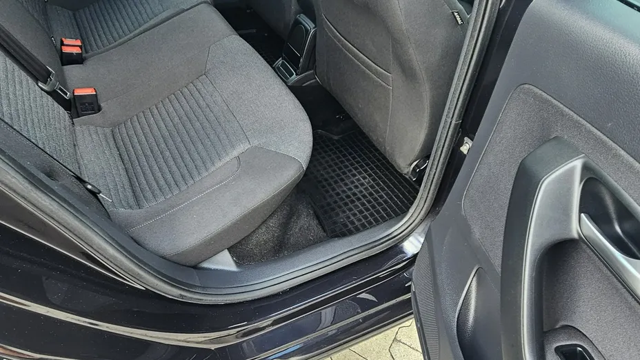 VOLKSWAGEN Polo -