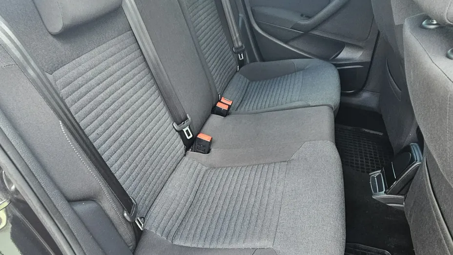 VOLKSWAGEN Polo -