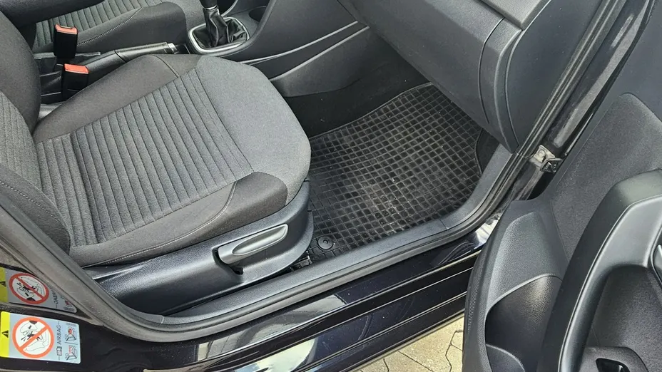 VOLKSWAGEN Polo -