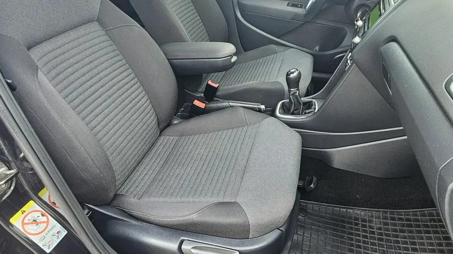 VOLKSWAGEN Polo -