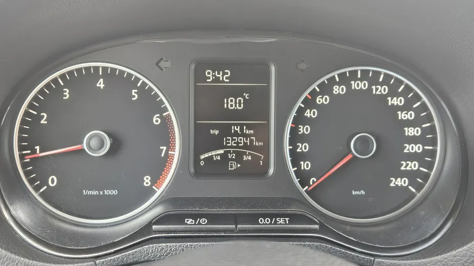 VOLKSWAGEN Polo -