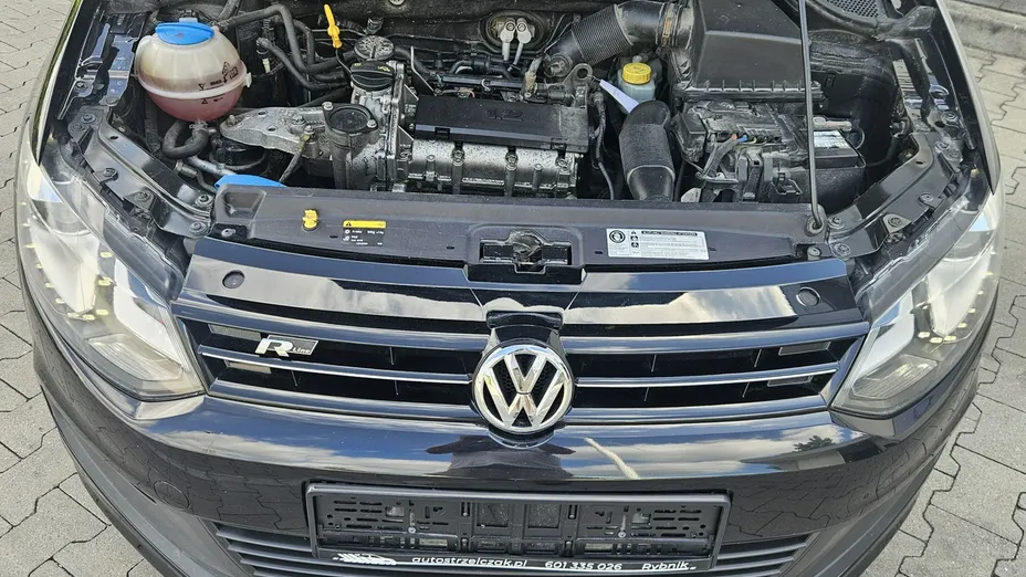 VOLKSWAGEN Polo -
