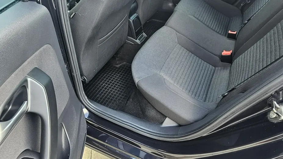 VOLKSWAGEN Polo -