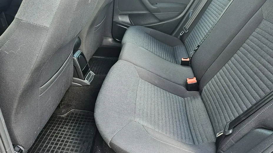 VOLKSWAGEN Polo -