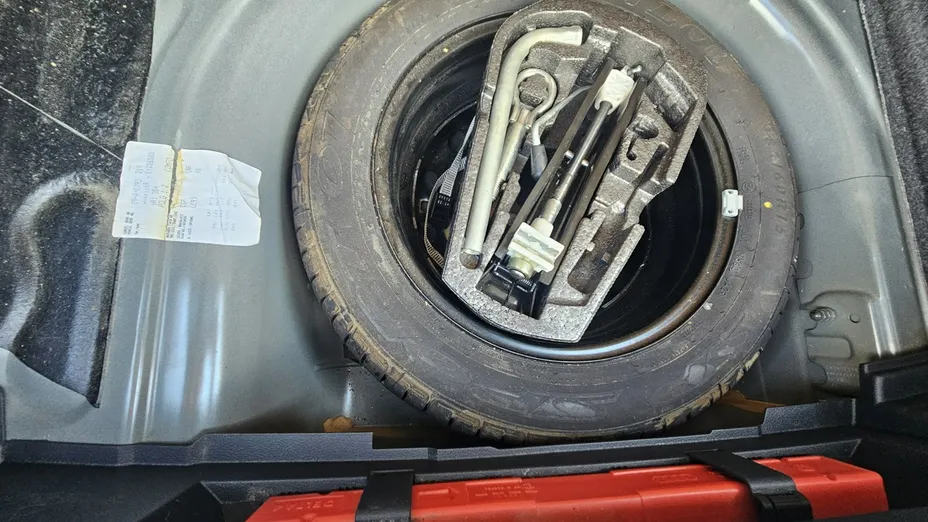 VOLKSWAGEN Polo -
