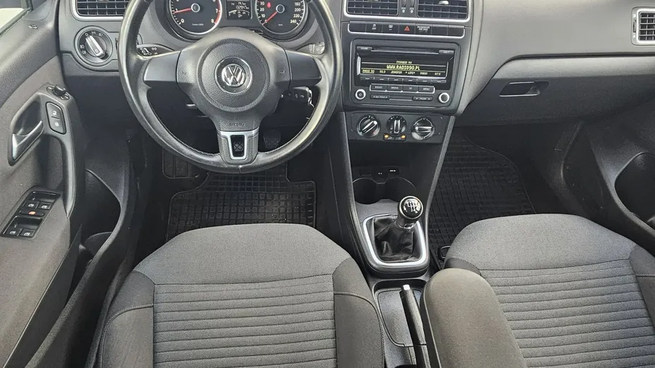 VOLKSWAGEN Polo -