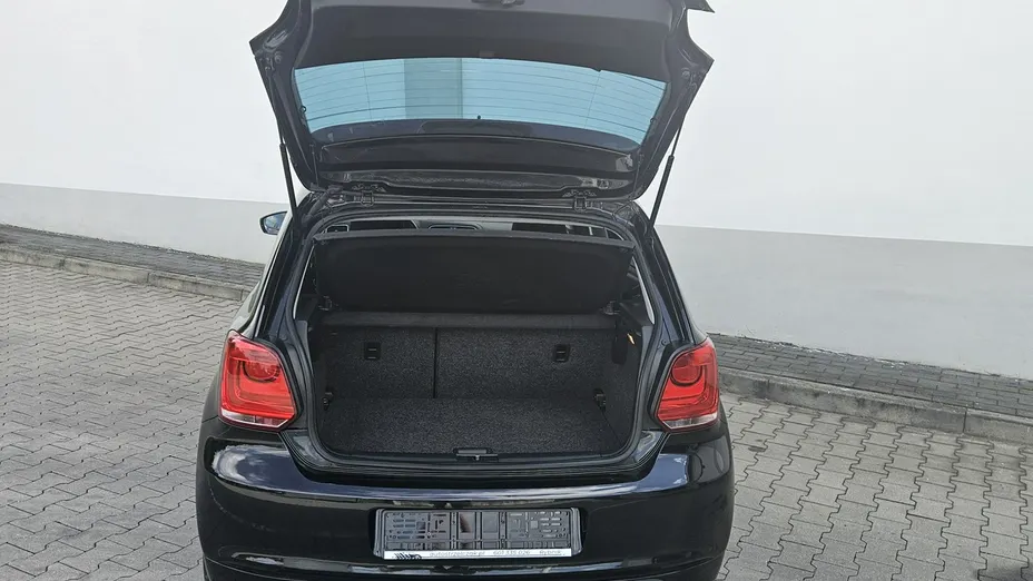 VOLKSWAGEN Polo -