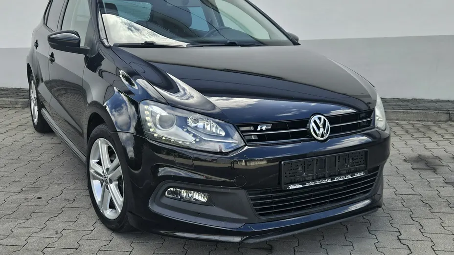 VOLKSWAGEN Polo -