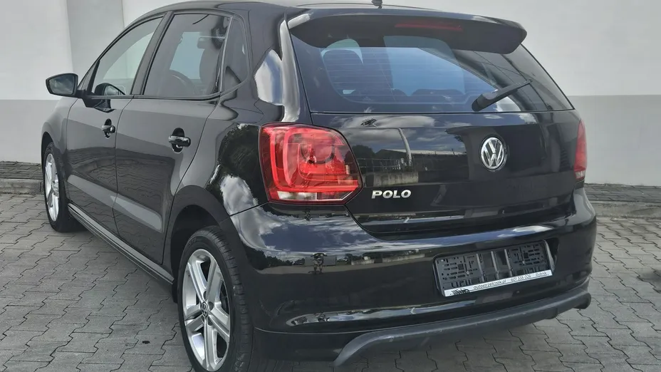 VOLKSWAGEN Polo -