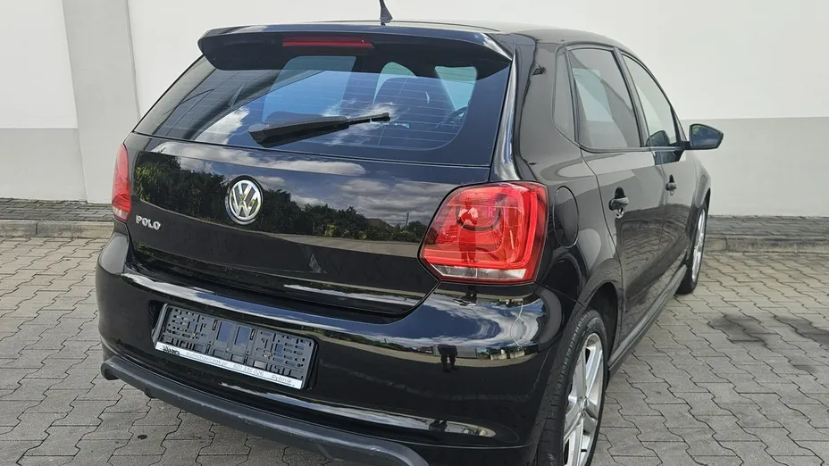 VOLKSWAGEN Polo -