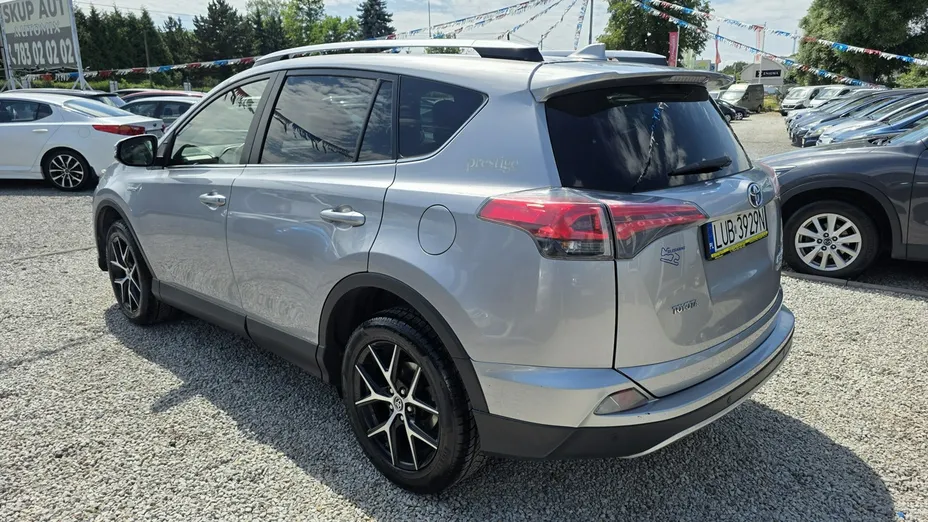TOYOTA RAV4 -