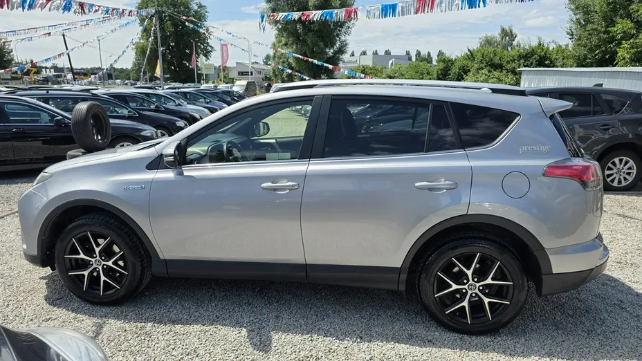 TOYOTA RAV4 -