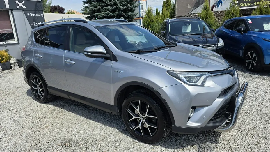 TOYOTA RAV4 -