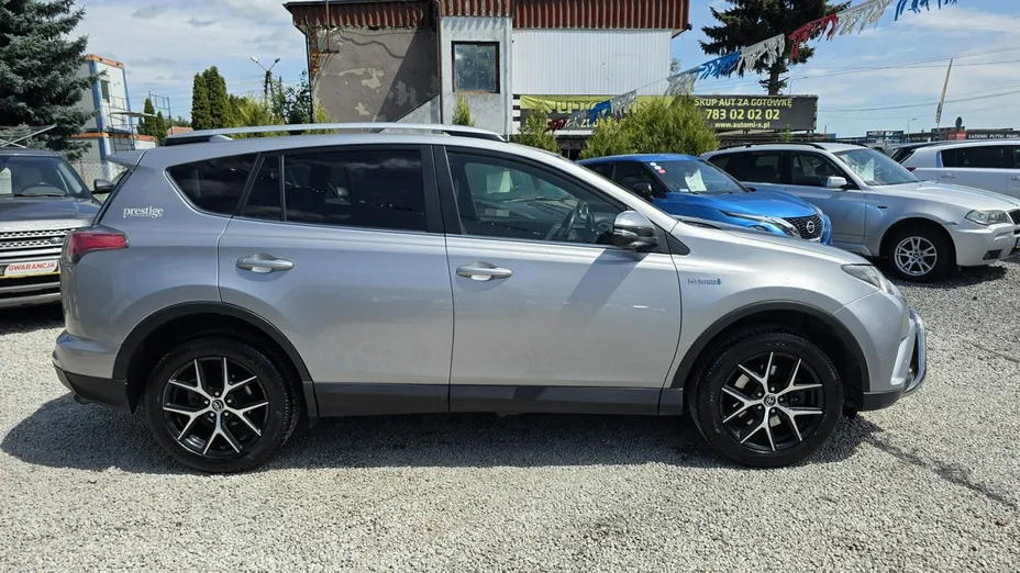 TOYOTA RAV4 -