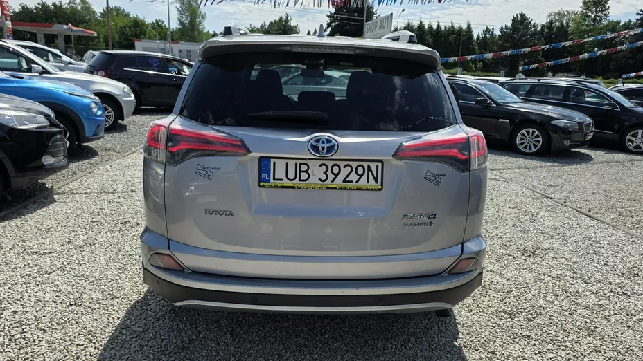 TOYOTA RAV4 -