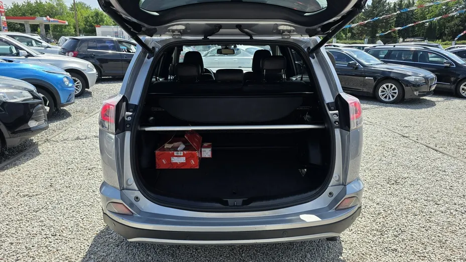 TOYOTA RAV4 -