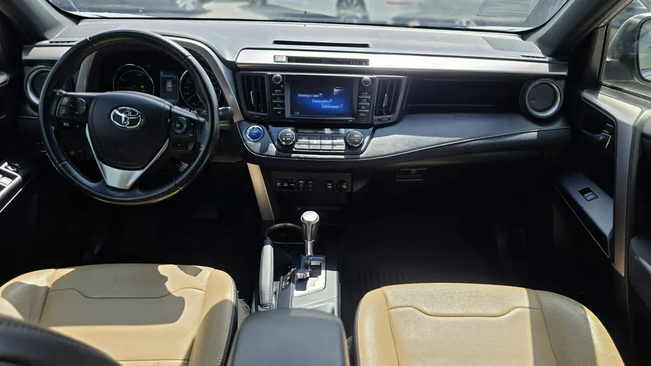TOYOTA RAV4 -