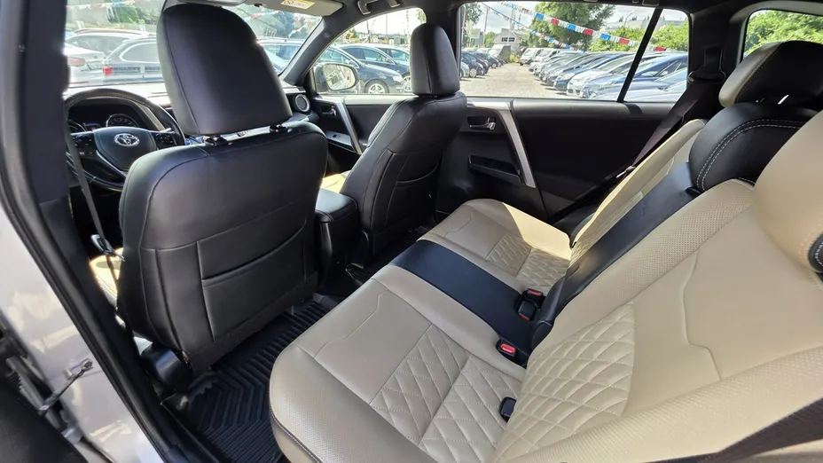 TOYOTA RAV4 -