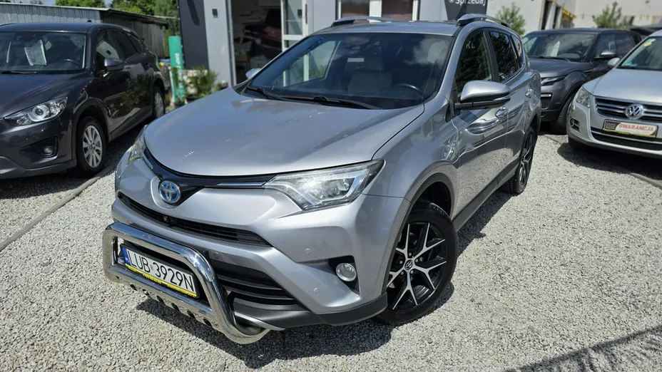 TOYOTA RAV4 -