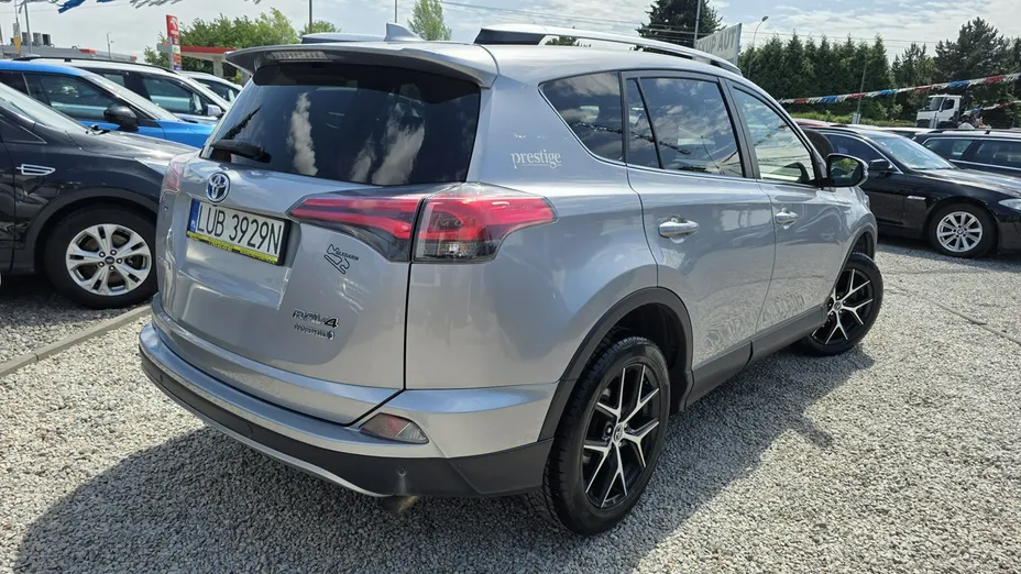 TOYOTA RAV4 -