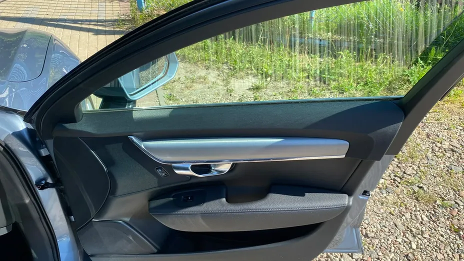 VOLVO S90 -