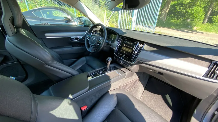 VOLVO S90 -