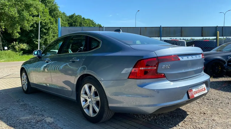 VOLVO S90 -