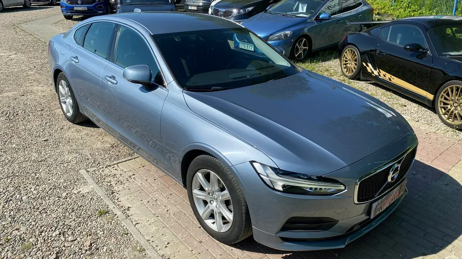 VOLVO S90 -