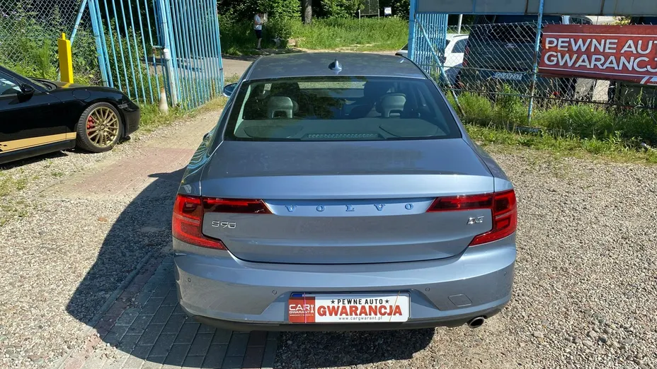 VOLVO S90 -