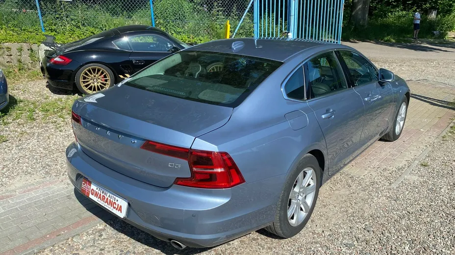 VOLVO S90 -
