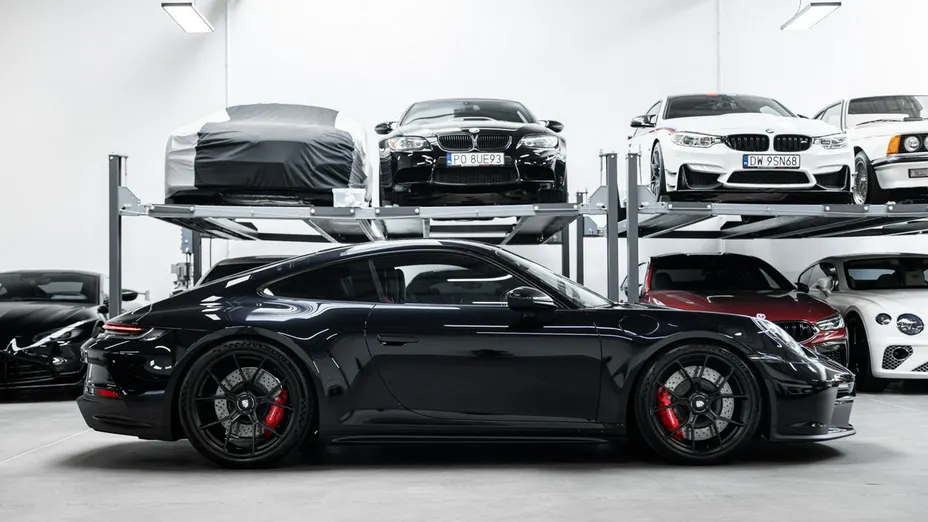 PORSCHE 911 -