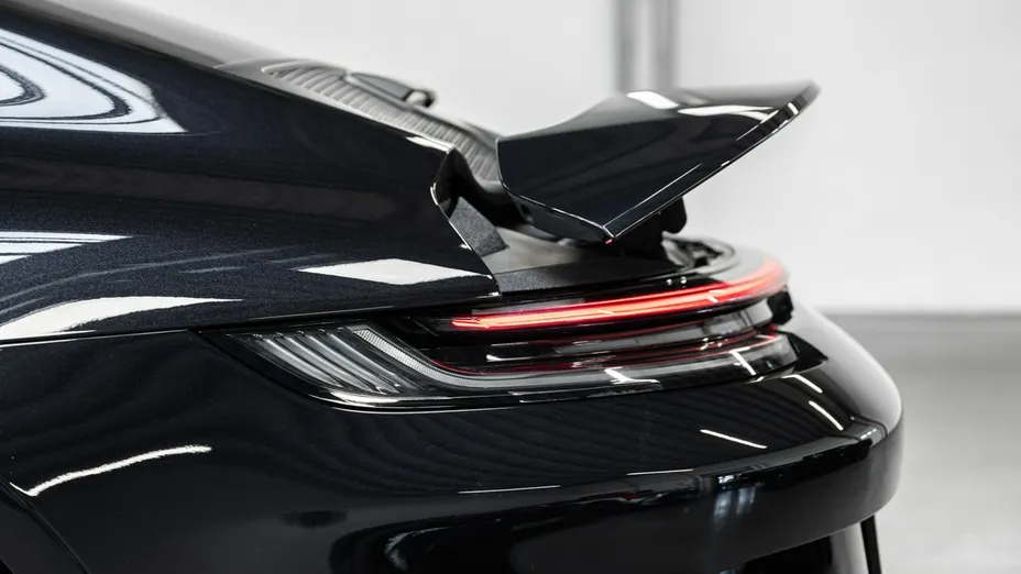 PORSCHE 911 -
