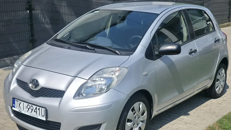 TOYOTA Yaris -