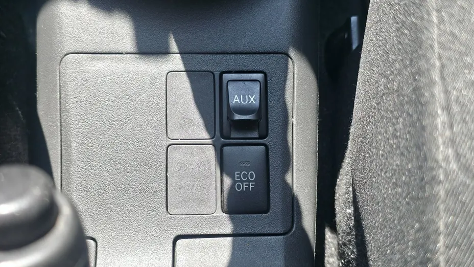 TOYOTA Yaris -