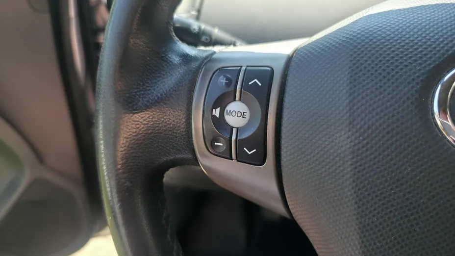 TOYOTA Yaris -