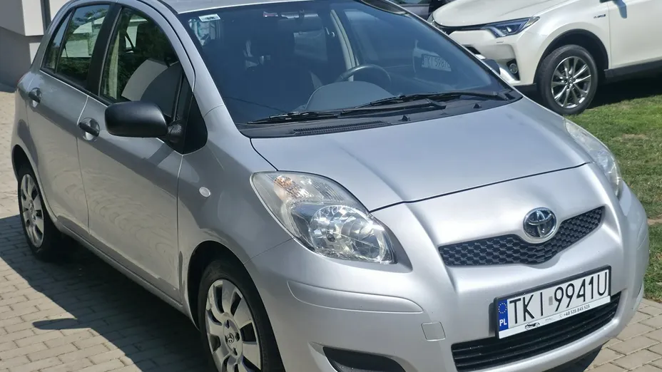 TOYOTA Yaris -