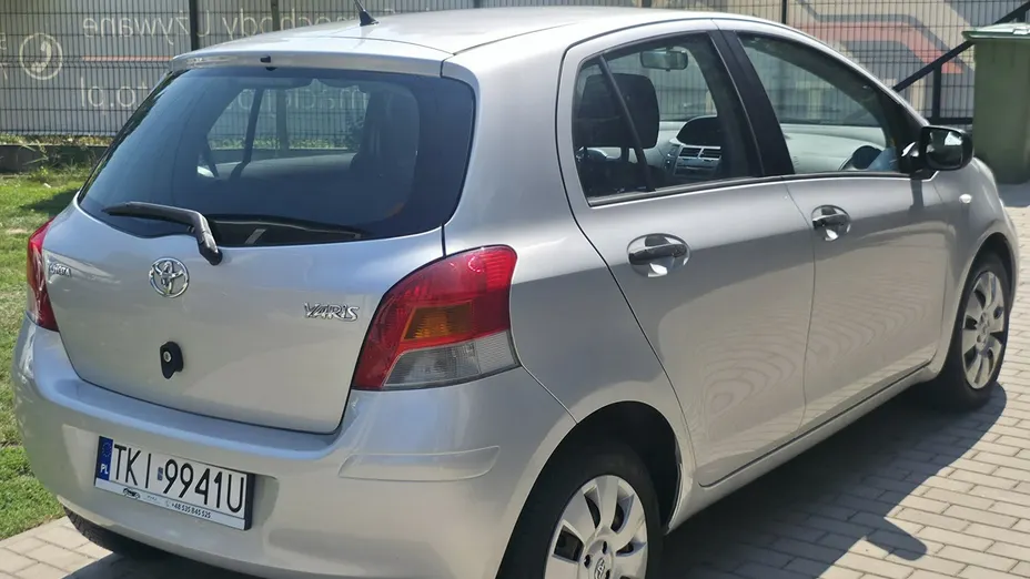 TOYOTA Yaris -