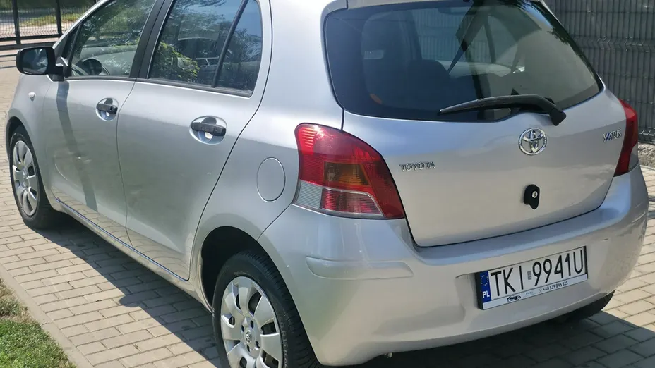 TOYOTA Yaris -