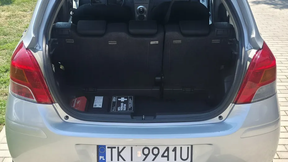 TOYOTA Yaris -
