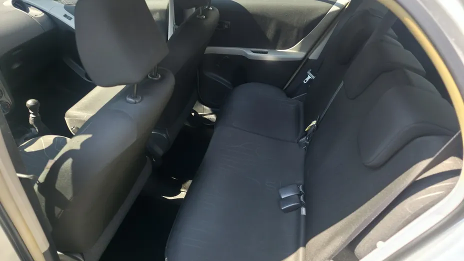 TOYOTA Yaris -