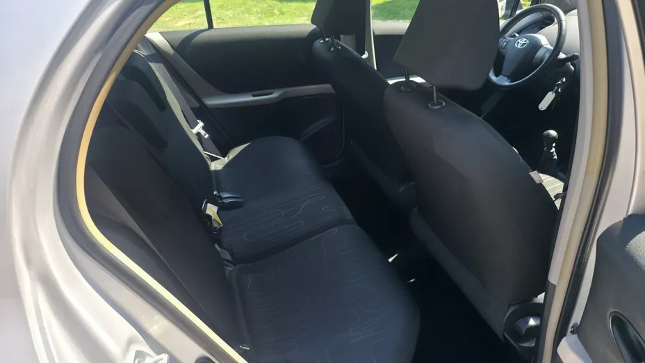 TOYOTA Yaris -