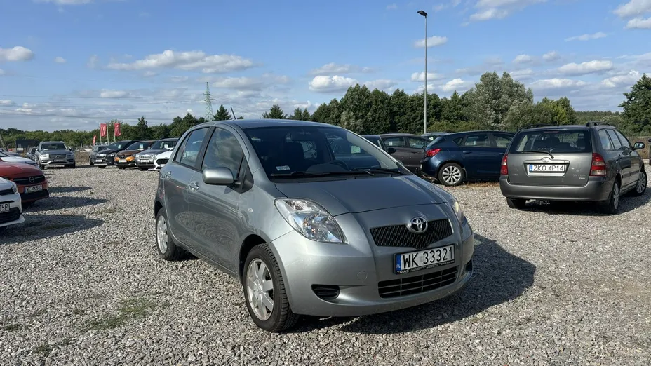 TOYOTA Yaris -