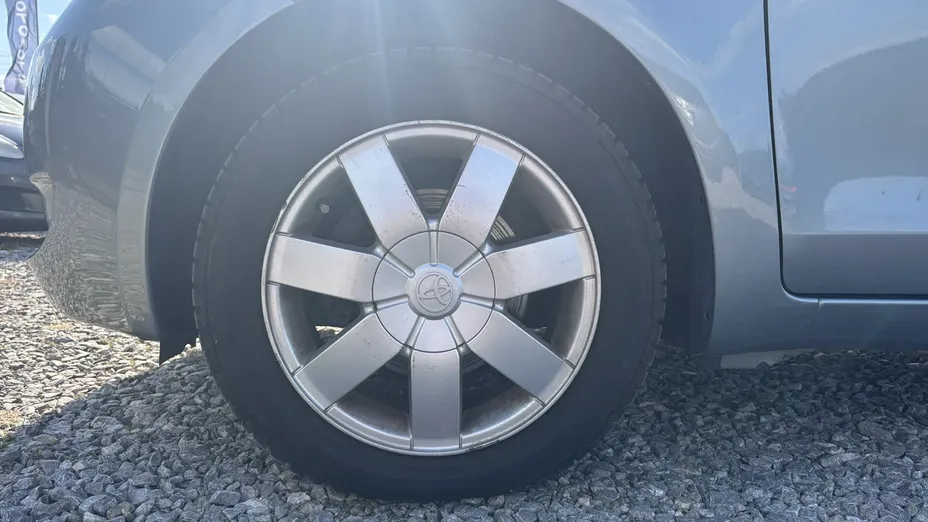 TOYOTA Yaris -