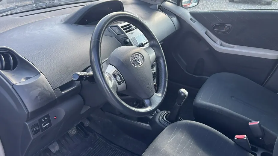 TOYOTA Yaris -
