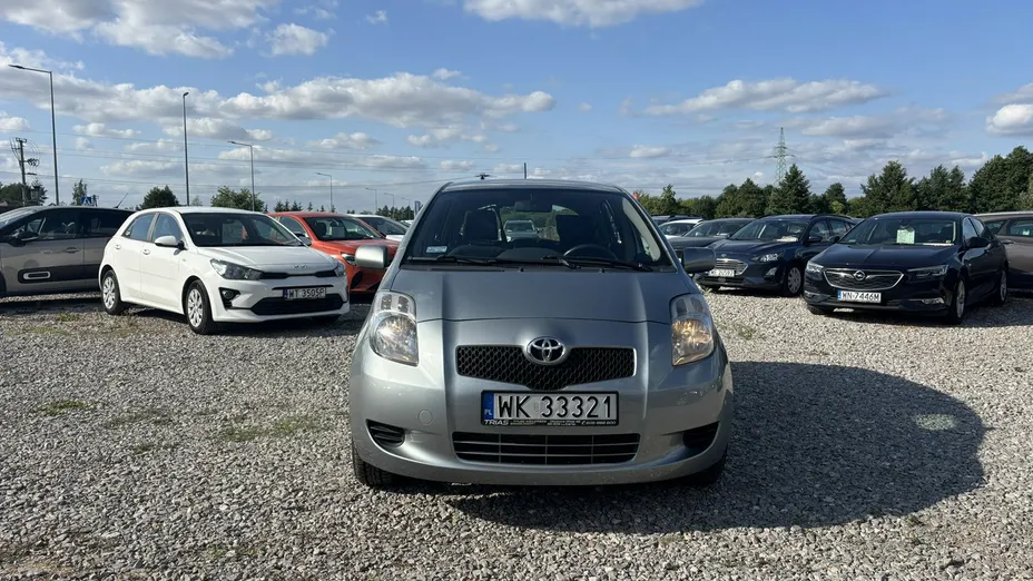 TOYOTA Yaris -