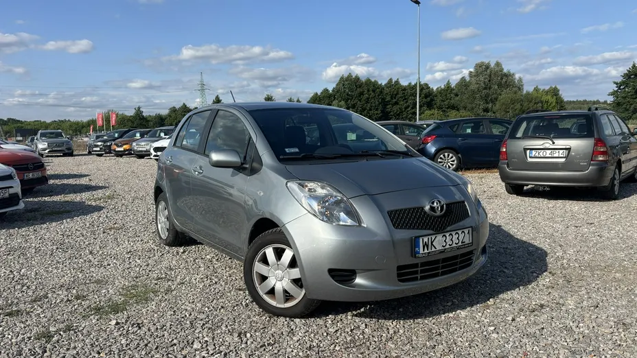 TOYOTA Yaris -