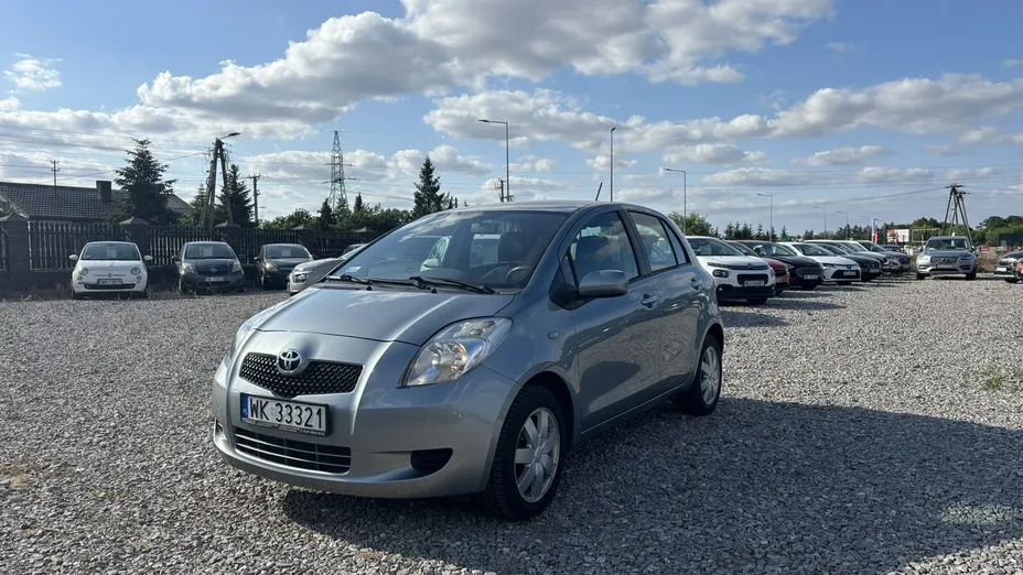TOYOTA Yaris -